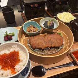 Set menu, including rice with salmon roe