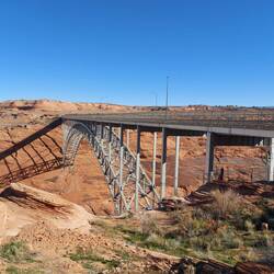 Die dazugehörige Brücke wie beim Hoover Dam.