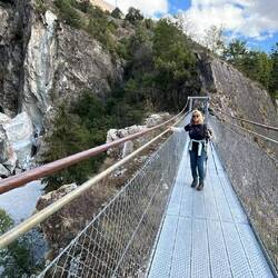 Ohje, das ist ihr nicht einerlei - auf der Brücke