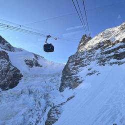 Der Berg links ist das Breithorn