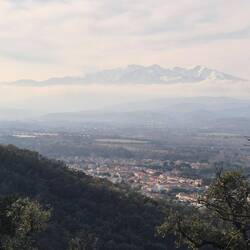 Immer wieder ein Ausblick auf die schneebedeckten Pyrenäen, z.T. über den Wolken ☁️.