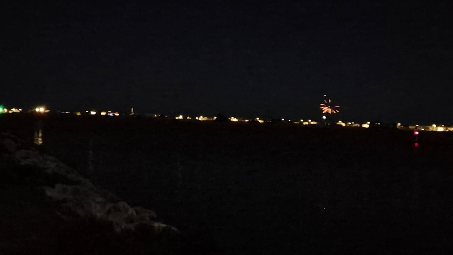 Begrüßung des neuen Jahres 🎇 in Gruissan, mit ganz wenigen Raketen.