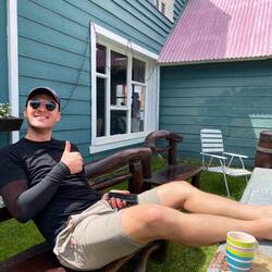 Angekommen! Erstmal den Rest Sekt zur Belohnung, aus der Tasse 😂