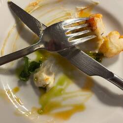 Leider den 2. von 9 Gängen zu schnell gegessen. Den 1. vor Aufregung vergessen zu fotografieren.