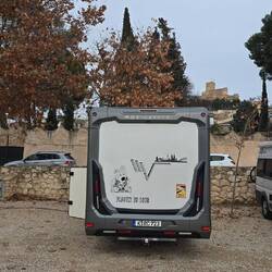 Stellplatz direkt unter der Burg 👍