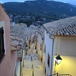 ... beeindruckend ... Bilder können es fast nicht rüber bringen, wie schöööön der Aufstieg zur Burg