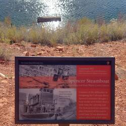 Die Reste des Boots, wohl auch der Boiler.