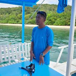 Rex erklärt mal wieder. Er ist 39 und ständig am Wasser.