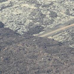 Durch Lava verschüttete Straße