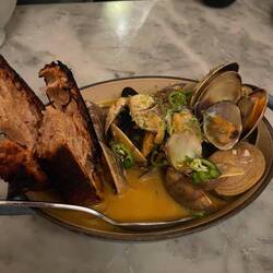 Clams with curry - salty