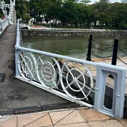 Man beachte das Baujahr und von wem erbaut?