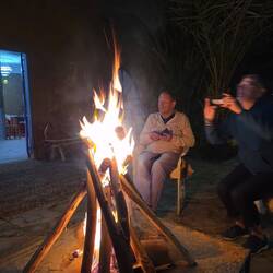 Feuer unter dem Wüstenhimmelszelt