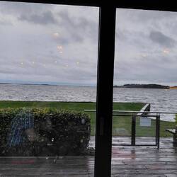 Tisch mit Aussicht ... Auch in Regengrau schön