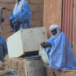As we reach "la route d'espoir" in the south of Mauritania, markets, vegetables and goods reappear