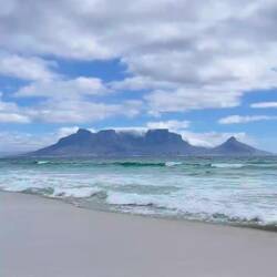 Das Wasser kommt frisch aus der Antarktis und ist entsprechend eisig!