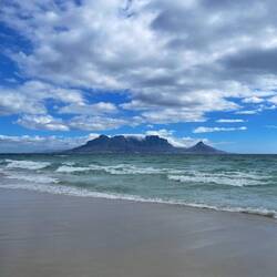 Der Blick vom Bloubergstrand auf den Tafelberg.