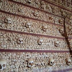 "kleine Knochenkapelle"