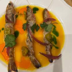 Gamberi crudo in Passionsfrucht leche di tigre Sauce
