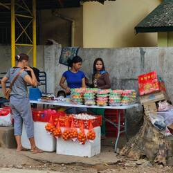 Typisches Straßenbild in Coron.