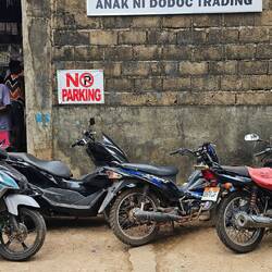 Diese Schilder haben hier sicher eine andere Bedeutung.