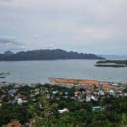 Von da hinten bin ich gestern gekommen.