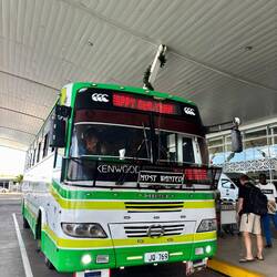 Local Bus zum Flughafen 🚌