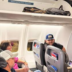 ♥️💙P.S. Rude dude sitting next to Carolyn ...