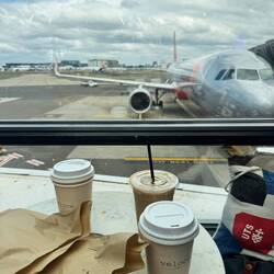 Ein letzter gemeinsamer Kaffee mit Sophia am Airport