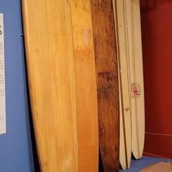 1950 wurden Surfbretter noch aus Holz gemacht