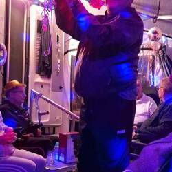 Erst muss noch die Boom-Box angebracht werden, damit wir auch Musik haben