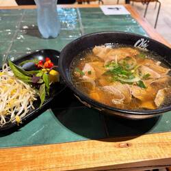 Zum quasi "Frühstück" eine wunderbare PHO-Suppe 🍜