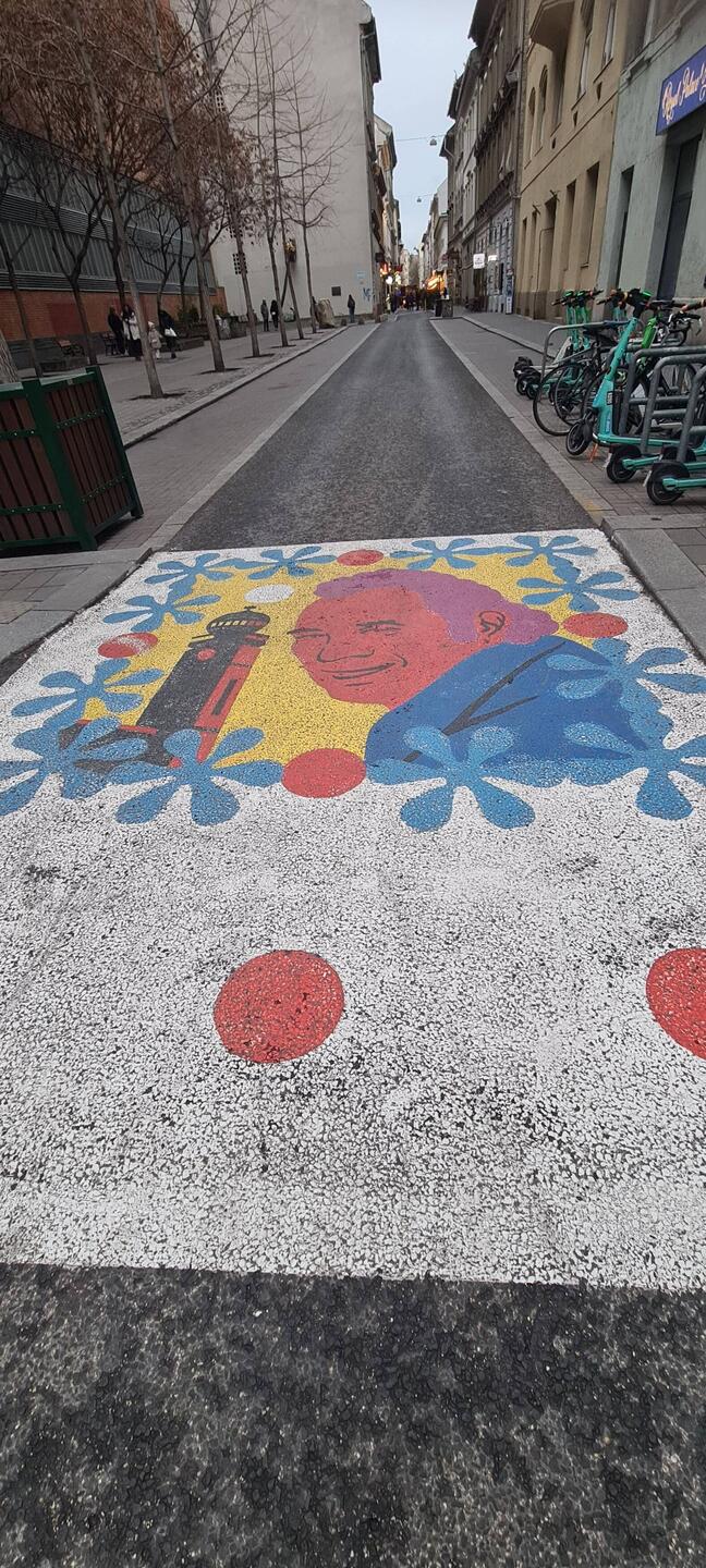 Das Werk„Bolgod Idok“ von György Korda, einem Künstler aus der Dob-Stra