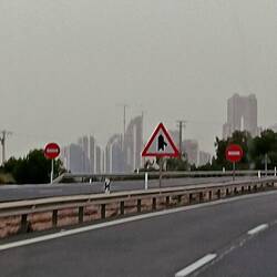 Benidorm im Hintergrund