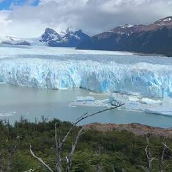 30m Eissäule; wie ein Kirchturm