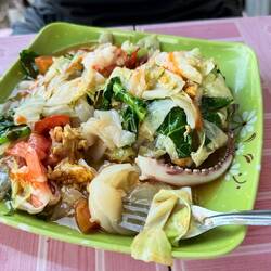 Le premier repas laotien du voyage 🤩