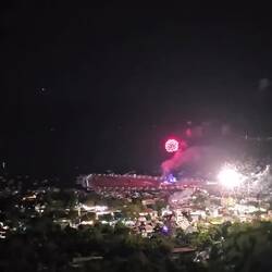 Mehr als 20 min geknalle.