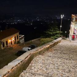 Looking for a restaurant. Santa Maria del Monte.