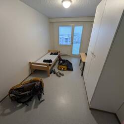 Mein noch sehr spärlich eingerichtetes neues Zimmer 🫠