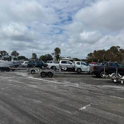 Bootstrailer der Angler, ein großer Parkplatz nur dafür