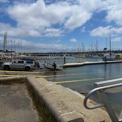 Trailer-Rampe mit 4 Spuren nebeneinander