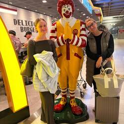 ...in BKK gibt es ihn noch "Ronald MCdonald"