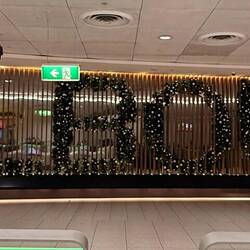 Im Flughafen✈️...noch weihnachtlich