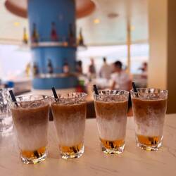 Kaffee mit Likör 53 und Macadamia