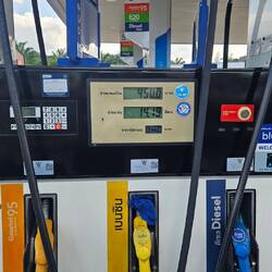 Ca. 0,85 € pro Liter. Günstig getankt, immer hin 🤣