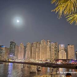 Vollmond und Drohnenshow