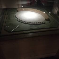 Anfiteatro (ci hanno costruito sopra)