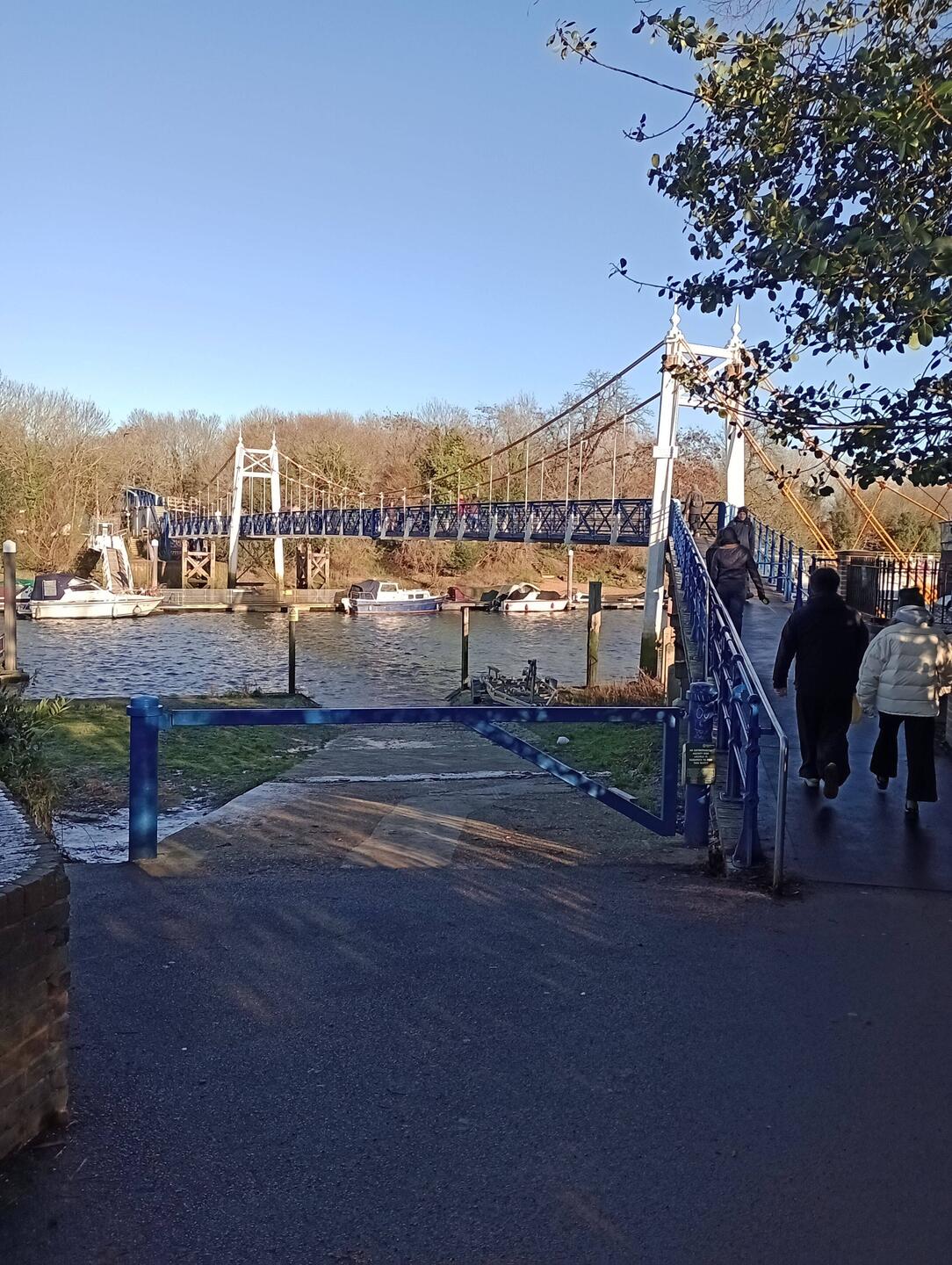 Teddington Lock footbridge to Swan Island