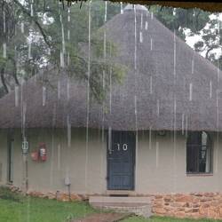 plötzlich entlädt sich ein Gewitter