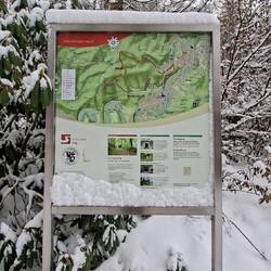 Sehr gute Beschilderung und Infotafeln.