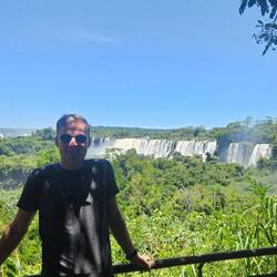 Vor dem Panorama des San Martin